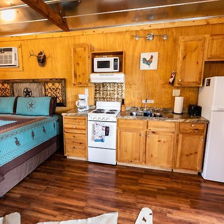 Walnut Canyon Cabins เฟรเดอริกส์เบิร์ก ภายนอก รูปภาพ