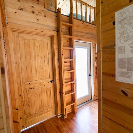 Walnut Canyon Cabins เฟรเดอริกส์เบิร์ก ภายนอก รูปภาพ