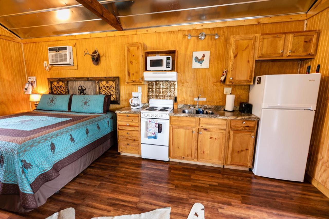 Walnut Canyon Cabins เฟรเดอริกส์เบิร์ก ภายนอก รูปภาพ