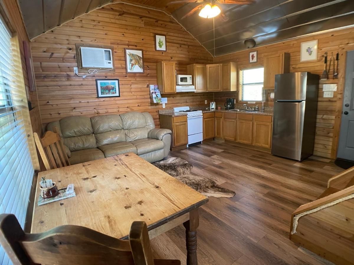 Walnut Canyon Cabins เฟรเดอริกส์เบิร์ก ภายนอก รูปภาพ