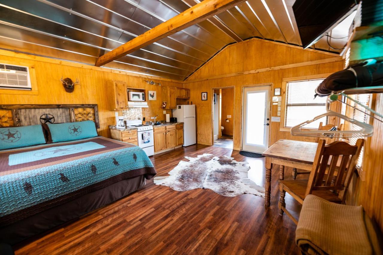 Walnut Canyon Cabins เฟรเดอริกส์เบิร์ก ภายนอก รูปภาพ