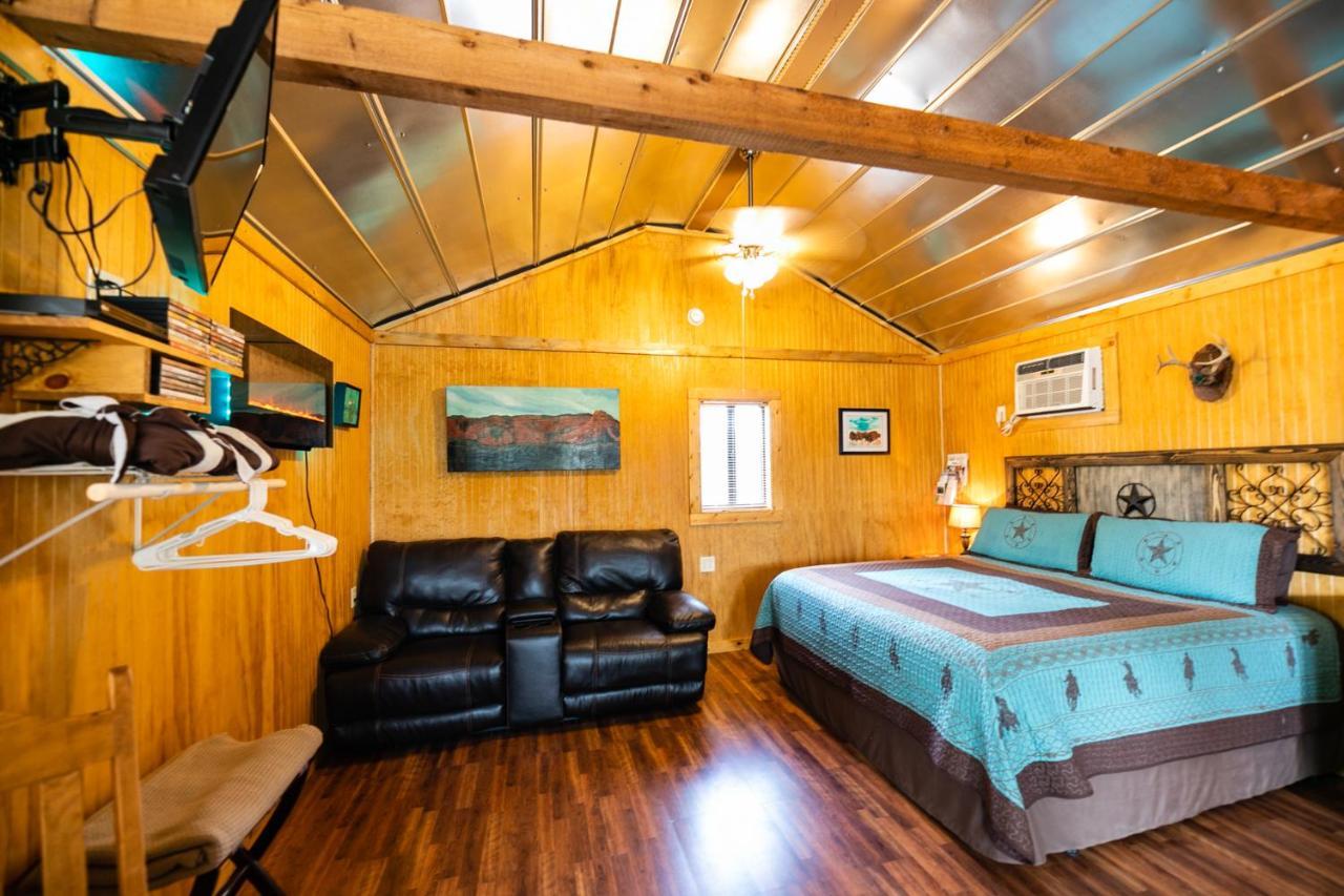 Walnut Canyon Cabins เฟรเดอริกส์เบิร์ก ภายนอก รูปภาพ