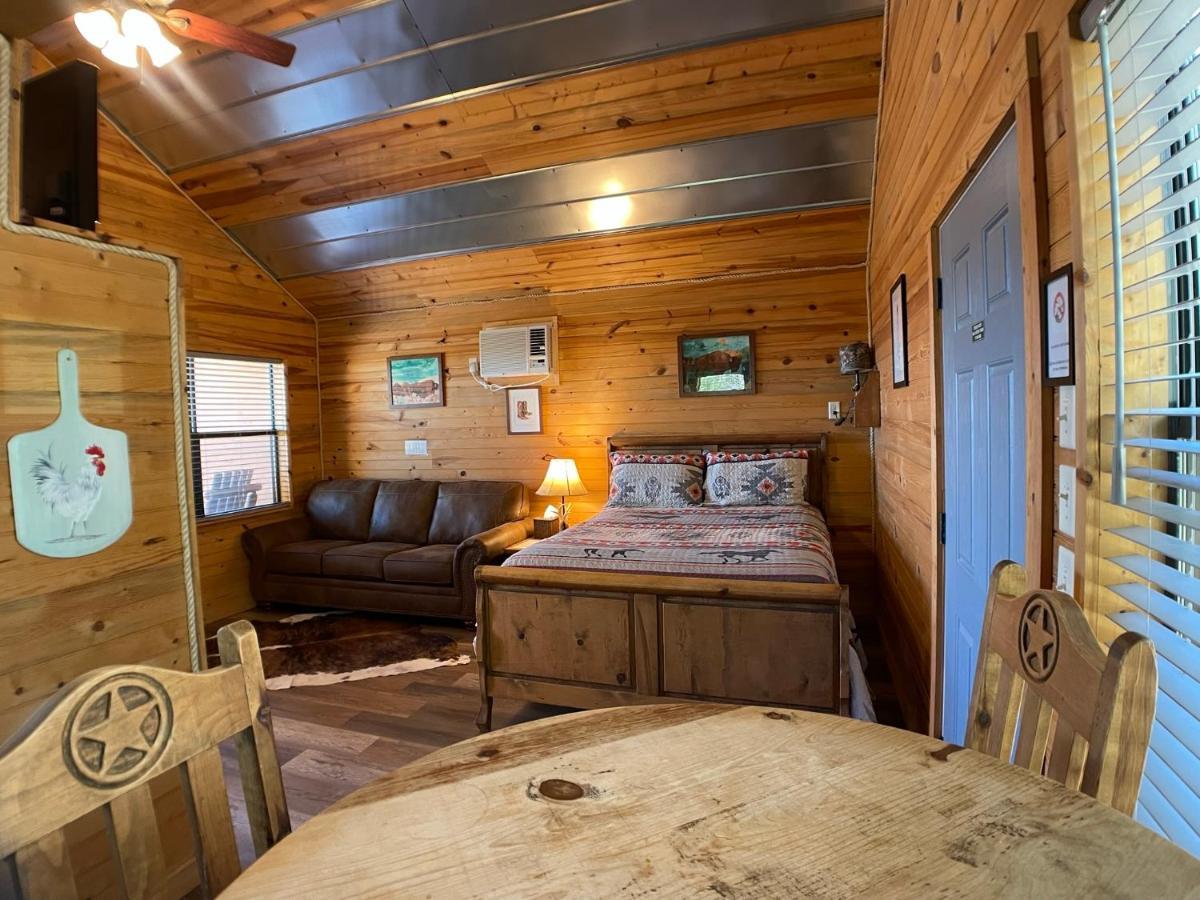 Walnut Canyon Cabins เฟรเดอริกส์เบิร์ก ภายนอก รูปภาพ