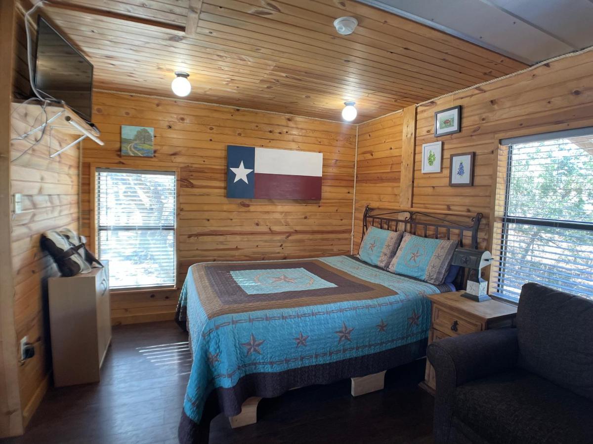 Walnut Canyon Cabins เฟรเดอริกส์เบิร์ก ภายนอก รูปภาพ