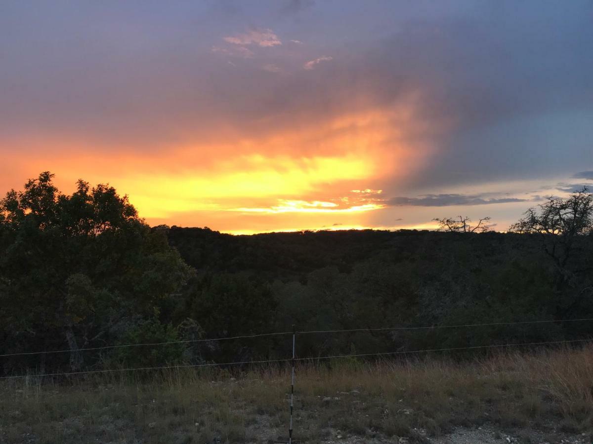 Walnut Canyon Cabins เฟรเดอริกส์เบิร์ก ภายนอก รูปภาพ